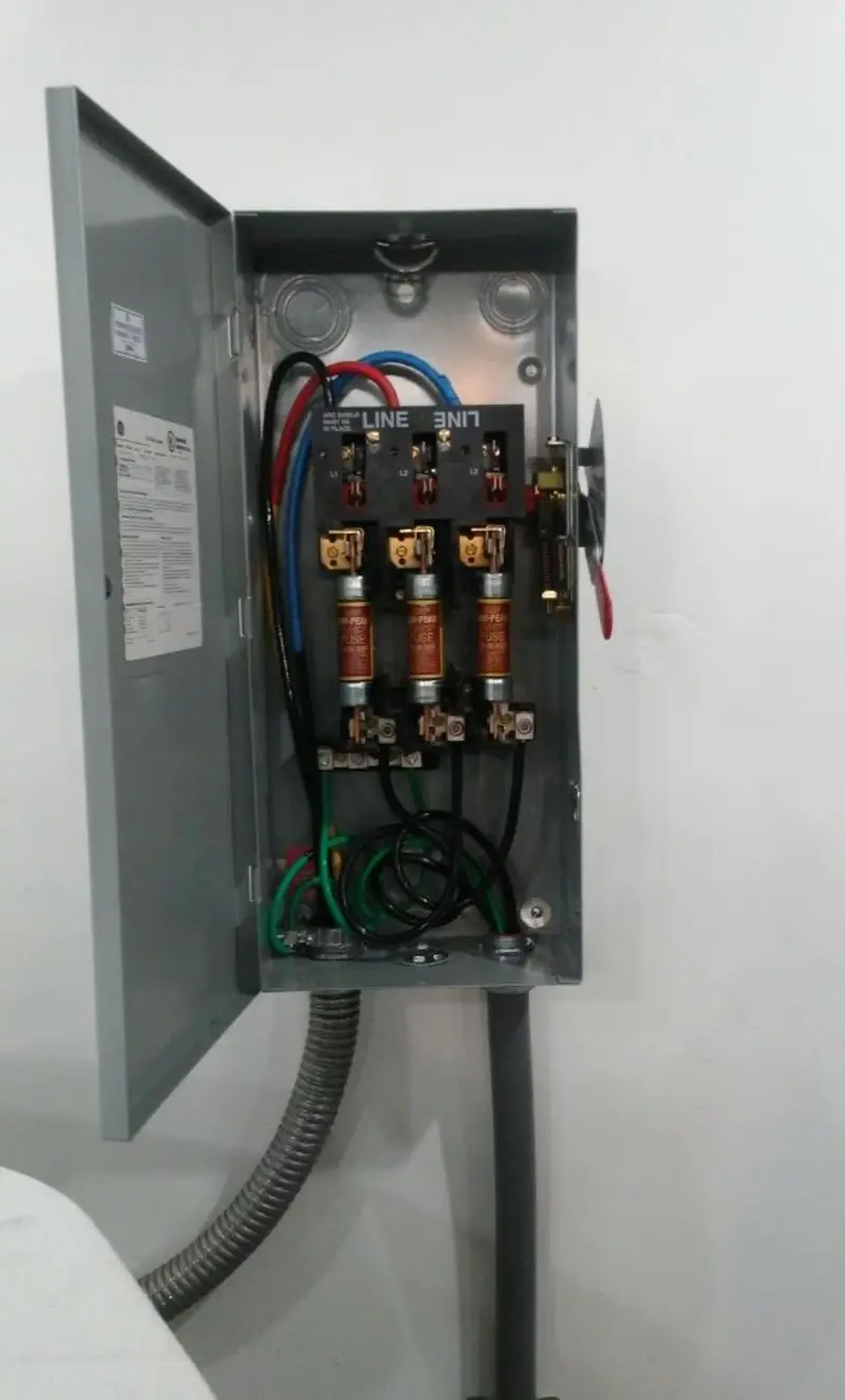 Three-phase disconnect switch installed for Smoke Detector Installation in Collinsville